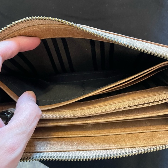 Frye Melissa Hobo and Zip Wallet in Beige in EUC - Picture 5 of 16